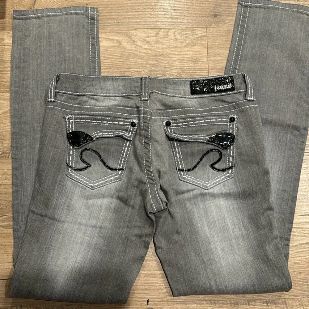 REQUEST Women’s size 9 grey distressed jean